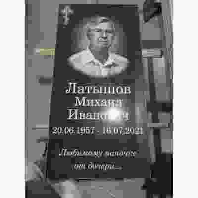Вертикальный памятник из гранита №51