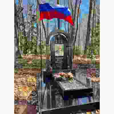 Вертикальный памятник из гранита №51