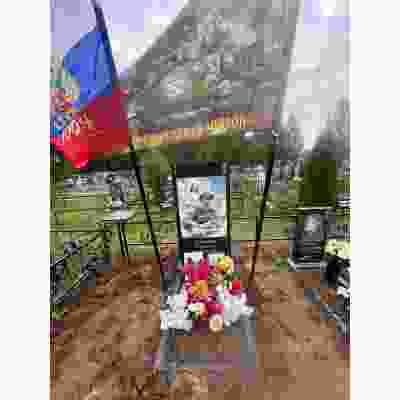 Вертикальный памятник из гранита №183